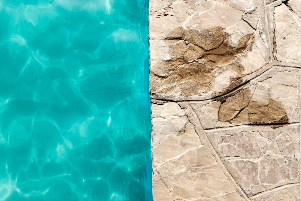 Swimming pool pave