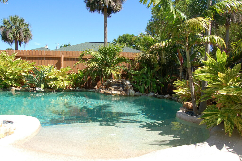 beach entry pool