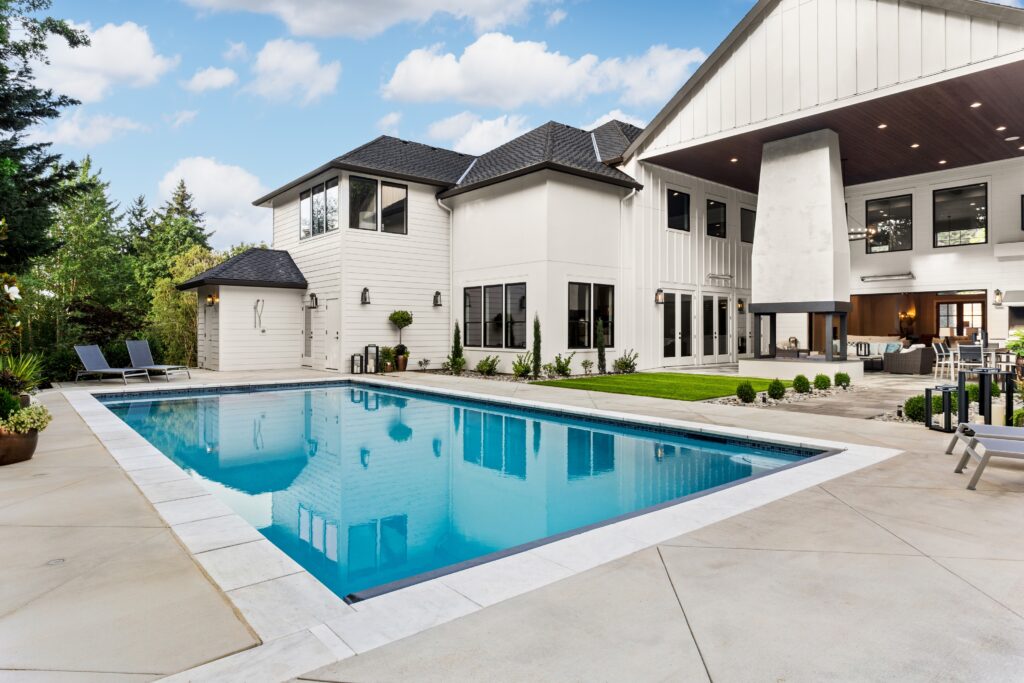 Swimming,Pool,In,Backyard,