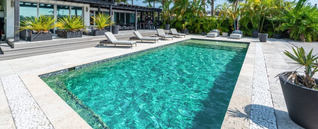 Choosing the Right Pool Cleaning Service