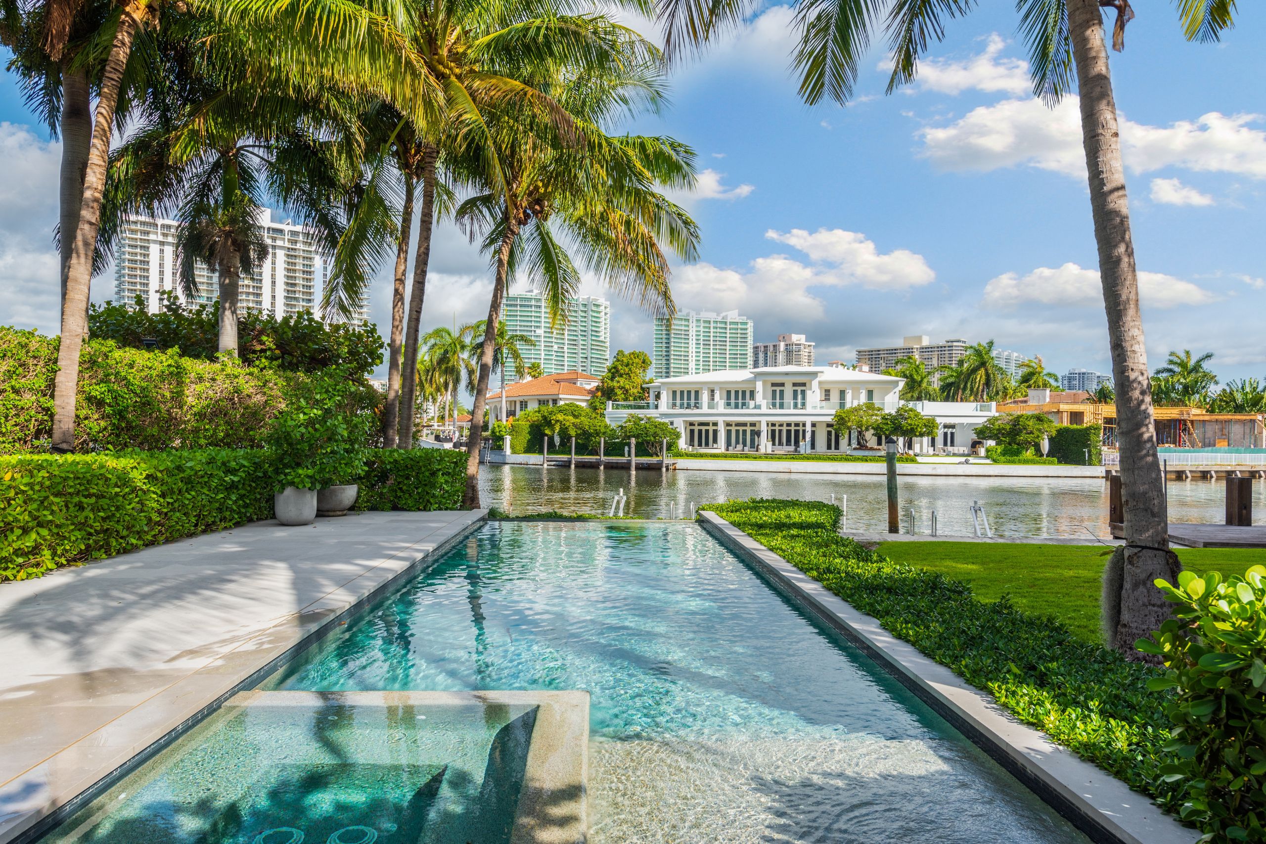 Luxury Pool Builders Jupiter FL